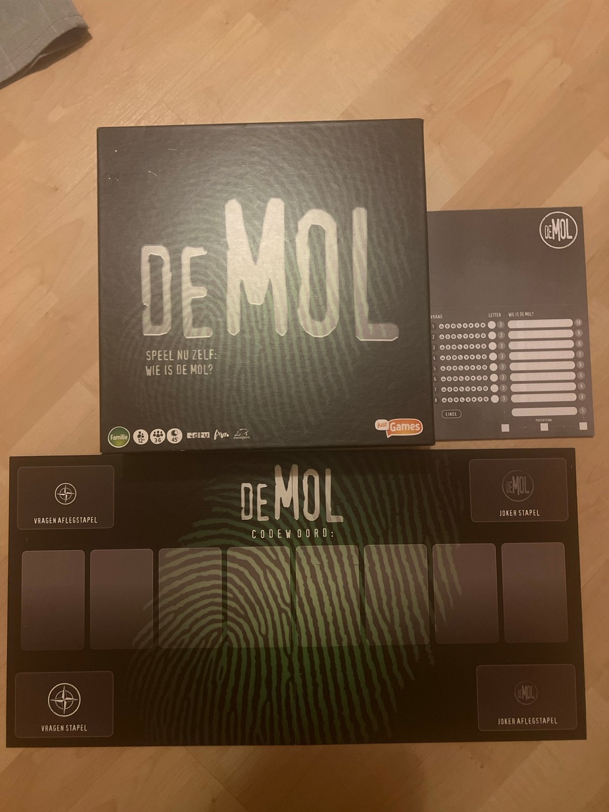 De Mol Bordspel - Speel nu zelf: Wie is de Mol?, Drie of vier spelers, Ophalen of Verzenden, Zo goed als nieuw