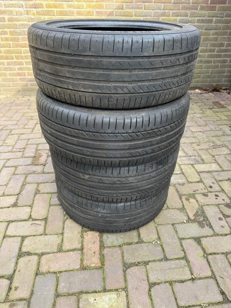 Continental zomerbanden 235/45 R19, Auto-onderdelen, Banden en Velgen, Gebruikt, 235 mm, Band(en), Personenwagen