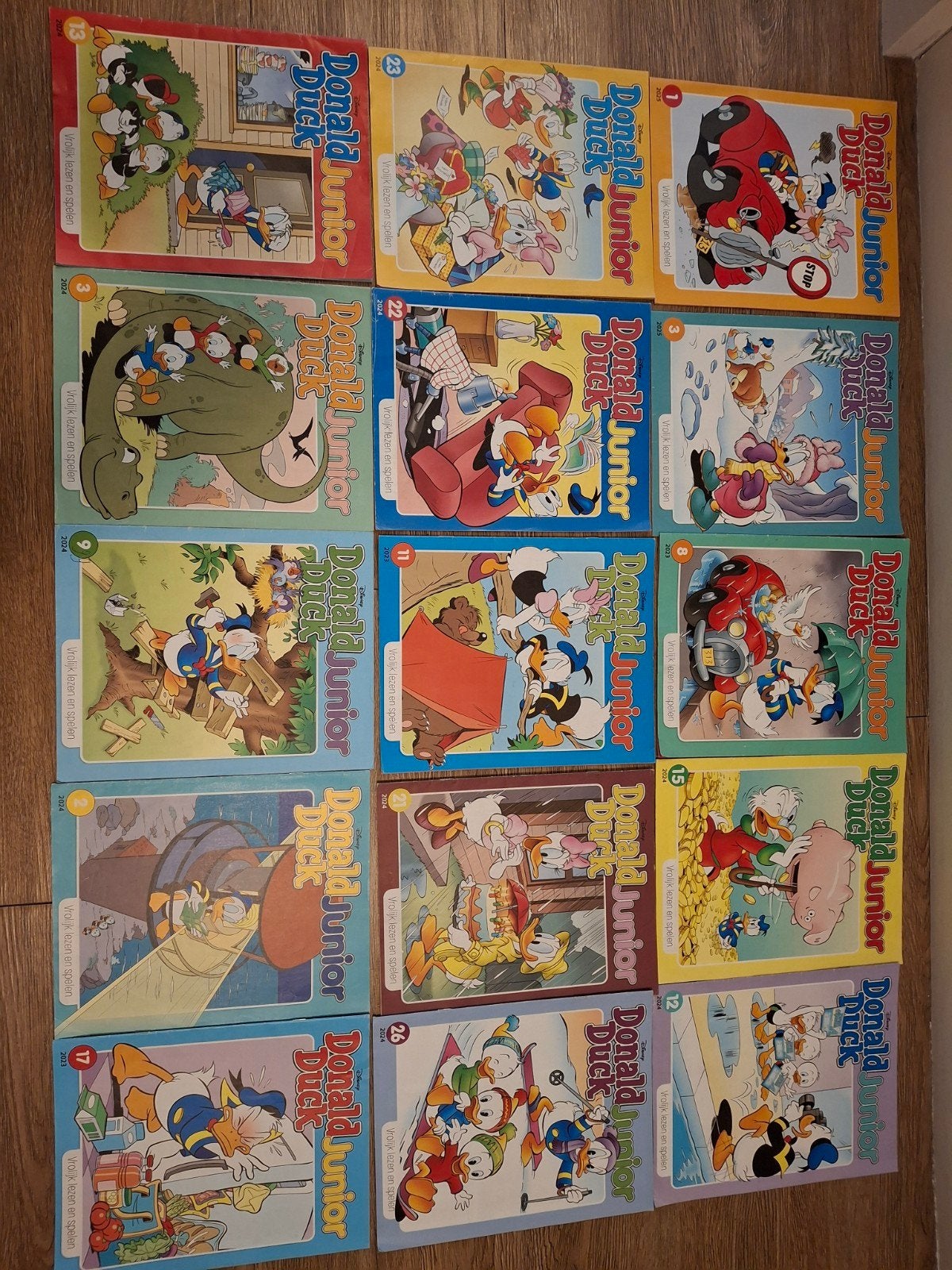 15x Donald duck junior (2025/2024/2023), Meerdere comics, Ophalen of Verzenden, Gelezen, Europa