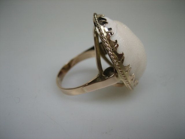 Antieke gouden 14 karaat damesring met Wit grote Agaat, Verzenden, Goud, Ring, Met edelsteen