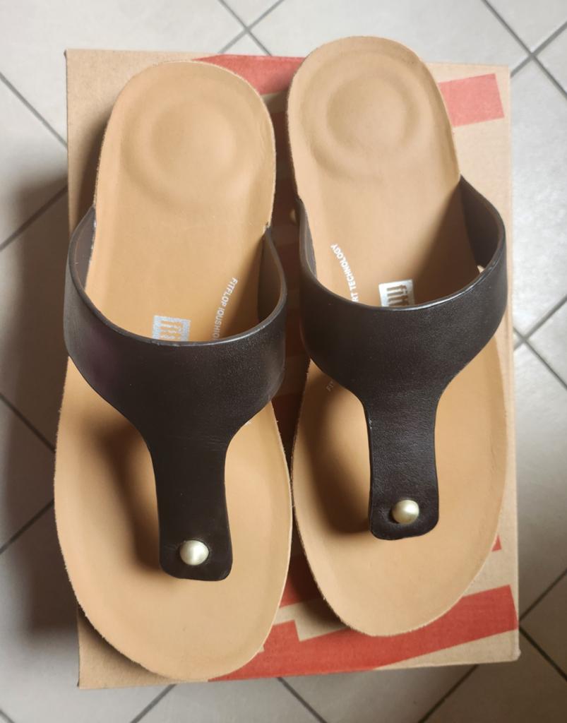 Nieuwe echt leren FitFlop slippers / sandalen maat 42, Slippers, Zwart, Nieuw, Ophalen of Verzenden