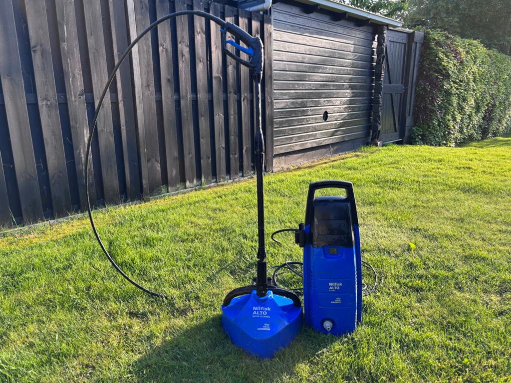 Nilfisk Alto hogedrukspuit met terrasreiniger, Verzenden, Gebruikt, Elektrisch, Met regelbare waterdruk
