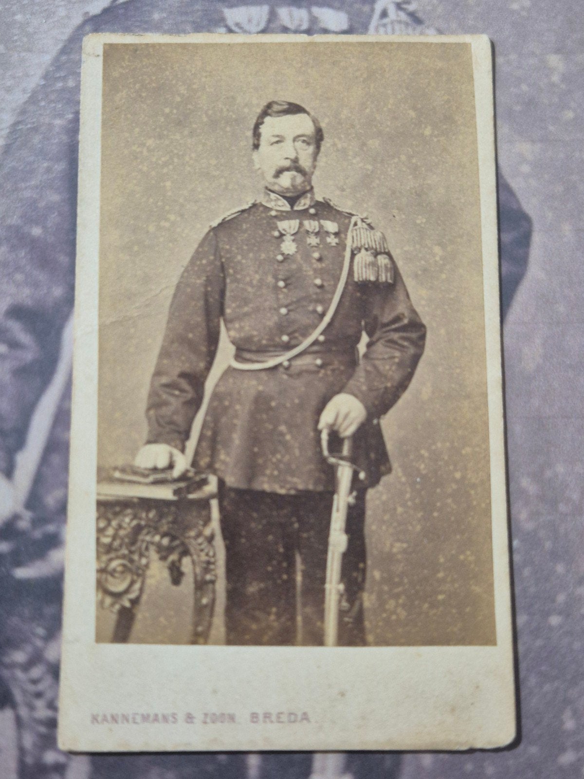 CDV Petrus Johannes Amiot Kolonel met medailles, Verzamelen, Ophalen of Verzenden, Landmacht, Nederland, Lintje, Medaille of Wings