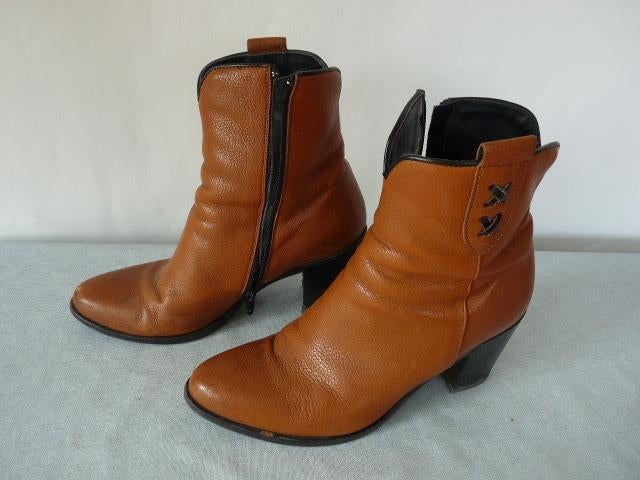 cognackleur half hoge laarsjes  mt 37 Roberto D Angelo, Kleding | Dames, Schoenen, Bruin, Lage of Enkellaarzen, Ophalen of Verzenden