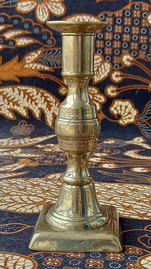 Mooi stel antieke Engelse kandelaars van koper 15 cm. 1860., Antiek en Kunst, Antiek | Kandelaars, Ophalen of Verzenden, Koper of Brons