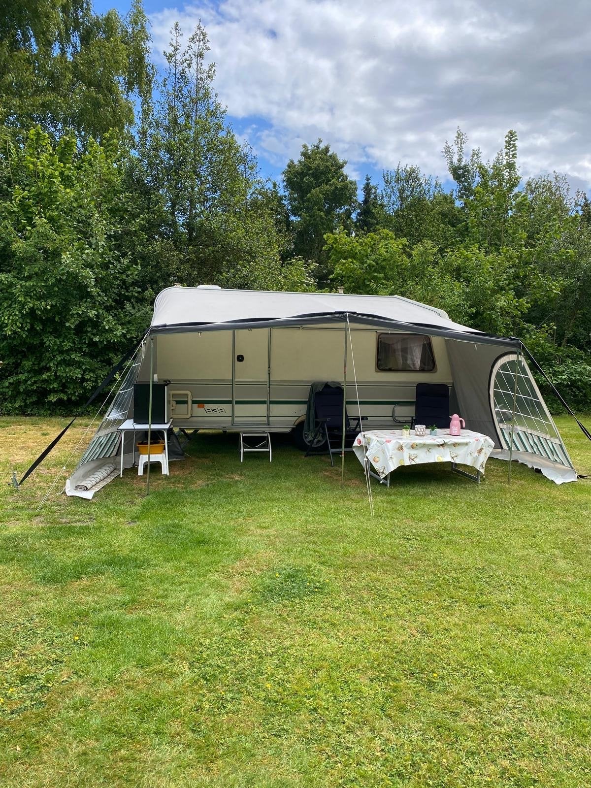 Chateau cantara Caravan met voortent, luifel en fietsenrek, Chateau, Luifel, Rondzit, Omvormbare zithoek