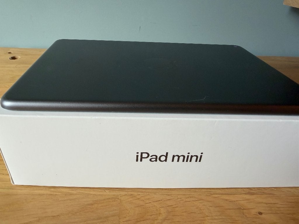 Foto 5 van Apple iPad mini 5 – 64GB – Space Grey – Met doos en lader