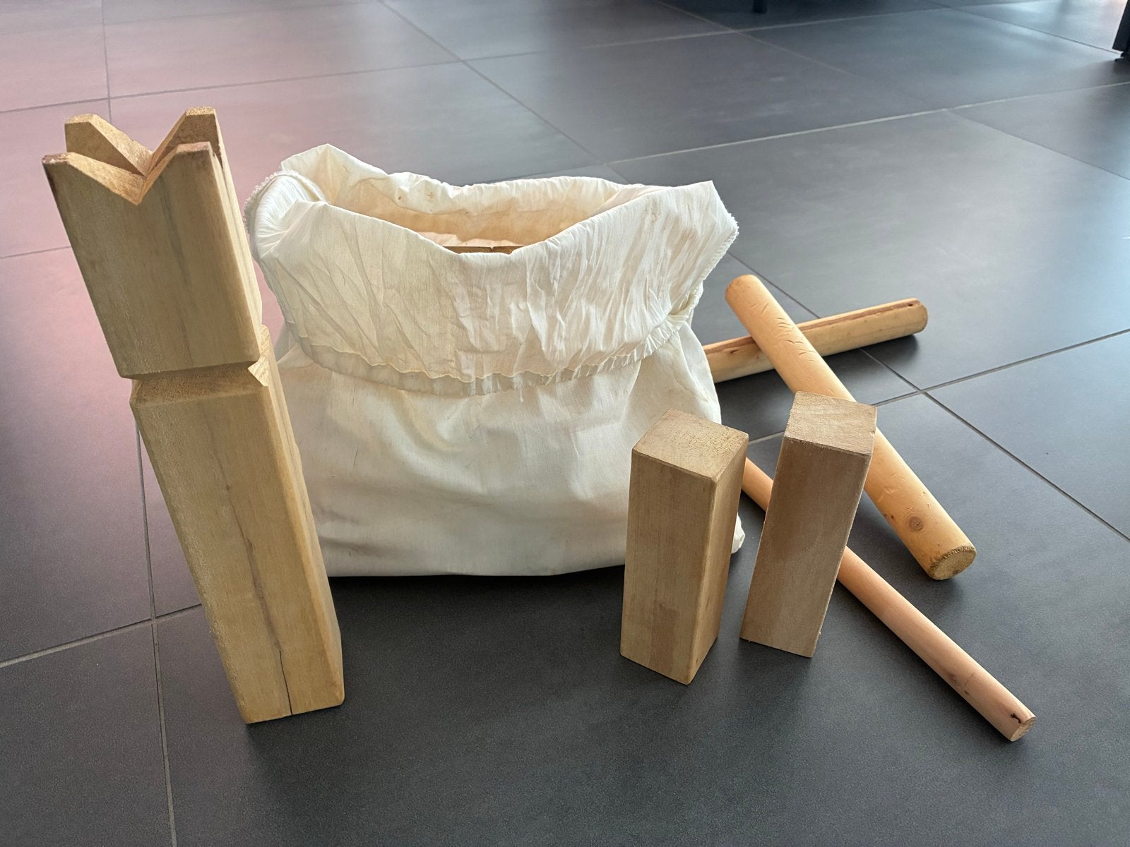 Compleet Kubb spel - Houten buitenspel, Drie of vier spelers, Ophalen, Gebruikt, Reisspel