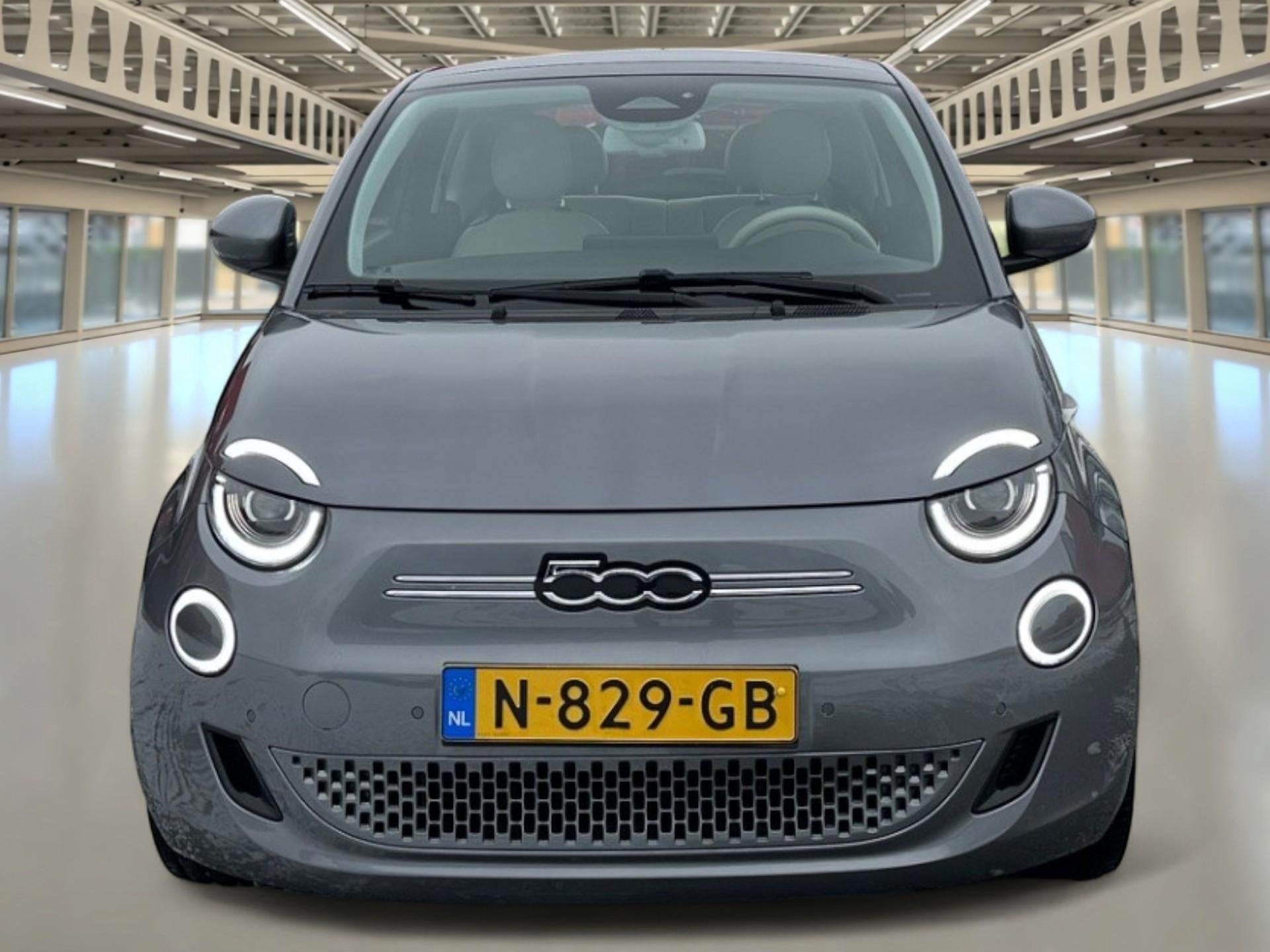 Fiat 500 La Prima 42 kWh PanoDak, Navigatie+Camera, Leder in, 4 stoelen, 1265 kg, 255 min, Te koop