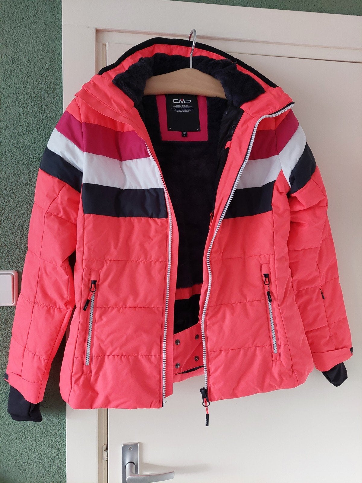 Ski / winterjassen te koop, Kleding | Dames, Wintersportkleding, Ophalen, Zo goed als nieuw, Jack