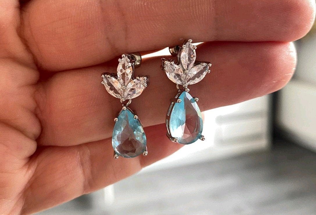 Elegante oorbellen met blauwe steen en kristallen, Sieraden, Tassen en Uiterlijk, Oorbellen, Ophalen of Verzenden, Nieuw, Blauw