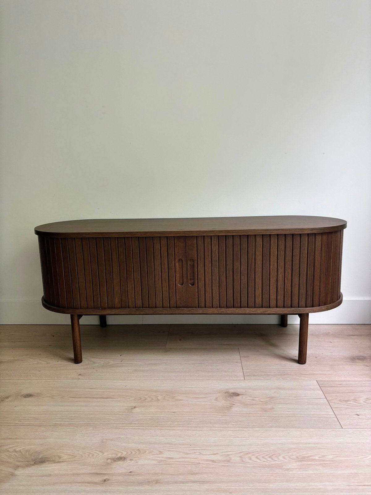 TV-meubel LYNGVIG, Ophalen, 100 tot 150 cm, Zo goed als nieuw, Minder dan 100 cm