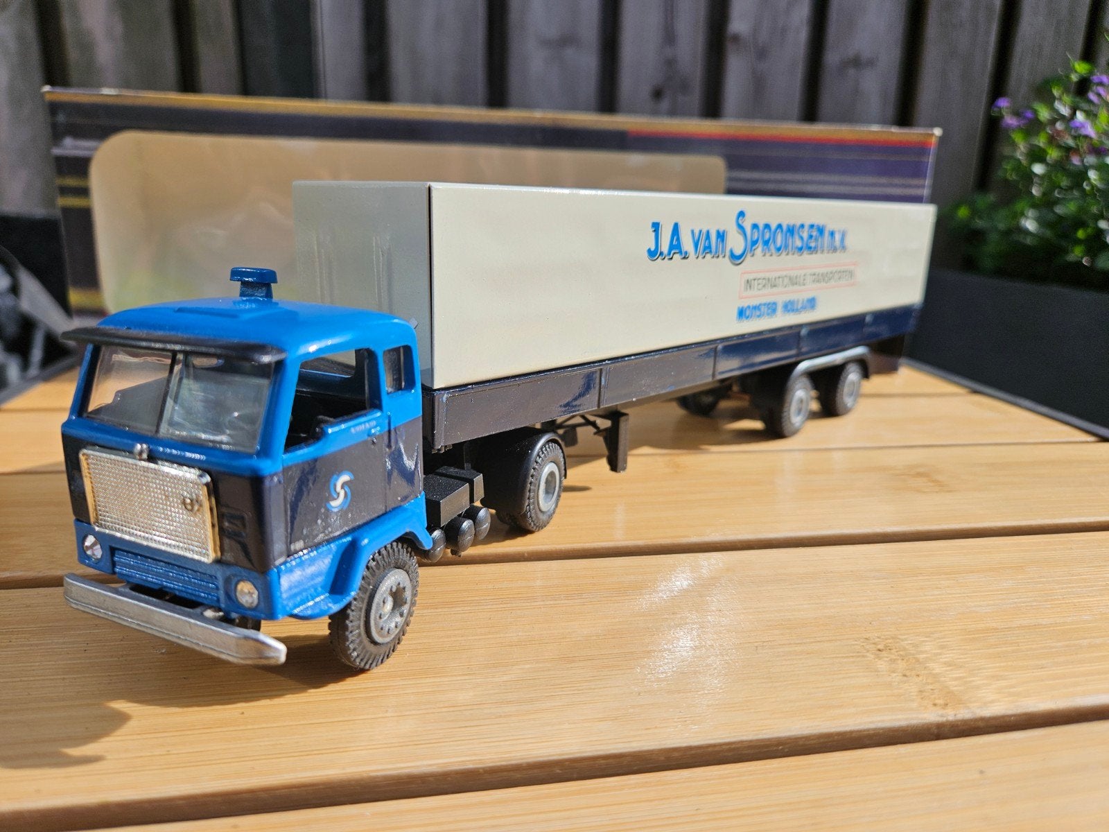 Tekno Volvo F88 Spronsen Monster huiftrailer 1:50, Ophalen of Verzenden, Zo goed als nieuw, Bus of Vrachtwagen, Tekno