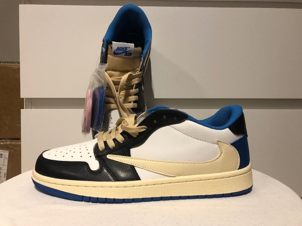 Jordan 1 fragment travis scott maat 44, Blauw, Nike, Nieuw, Ophalen of Verzenden