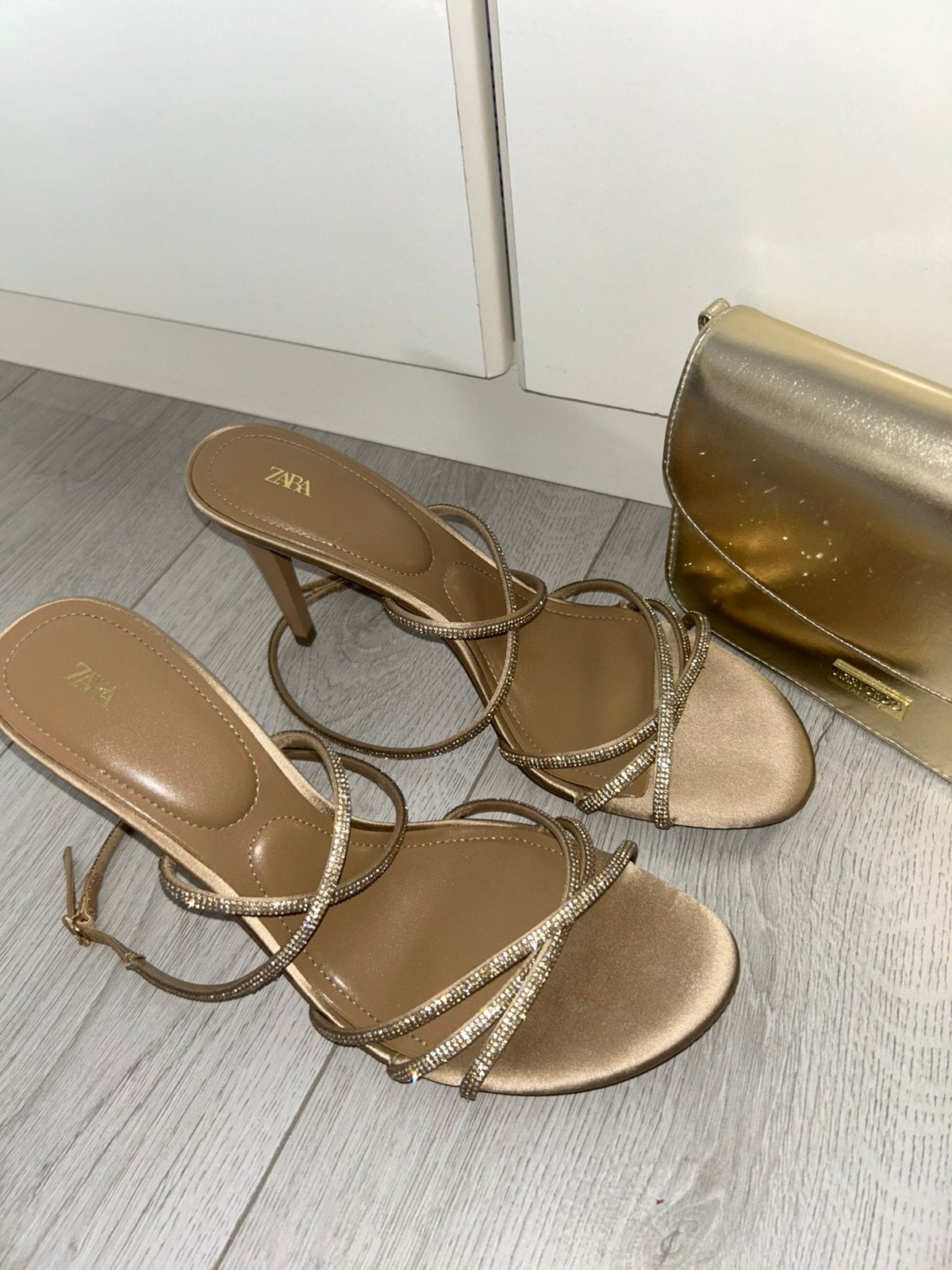 Zara sandalen met strass en hak - Maat 40 - NIEUW, Beige, Nieuw, Sandalen of Muiltjes, Ophalen of Verzenden