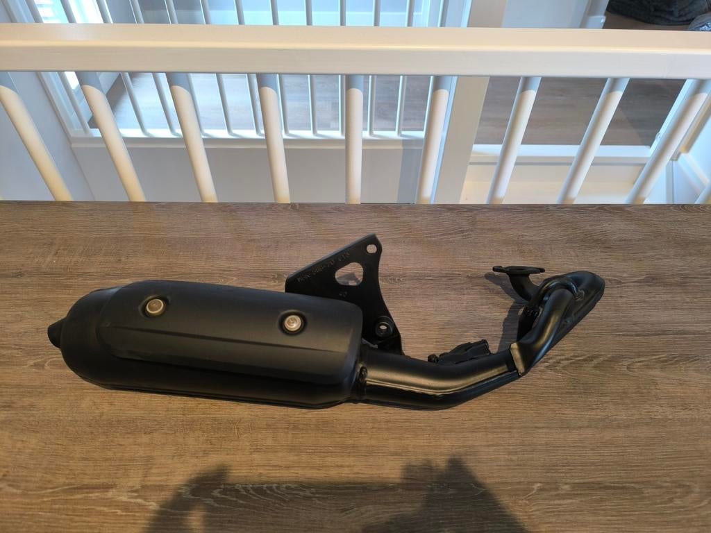 NIEUWSTAAT Originele Yamaha Aerox MBK uitlaat 50cc, Ophalen of Verzenden, Zo goed als nieuw, Uitlaat, Yamaha