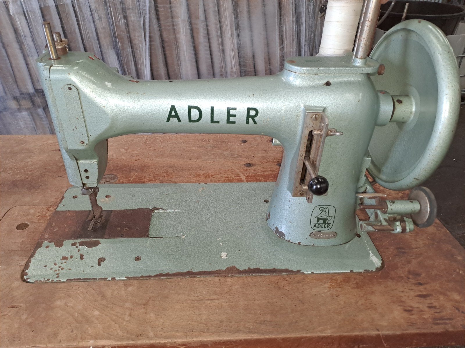 Te koop ADLER 104-2  naaimachine, Hobby en Vrije tijd, Naaimachines en Toebehoren, Ophalen, Gebruikt, Naaimachine, Overige merken