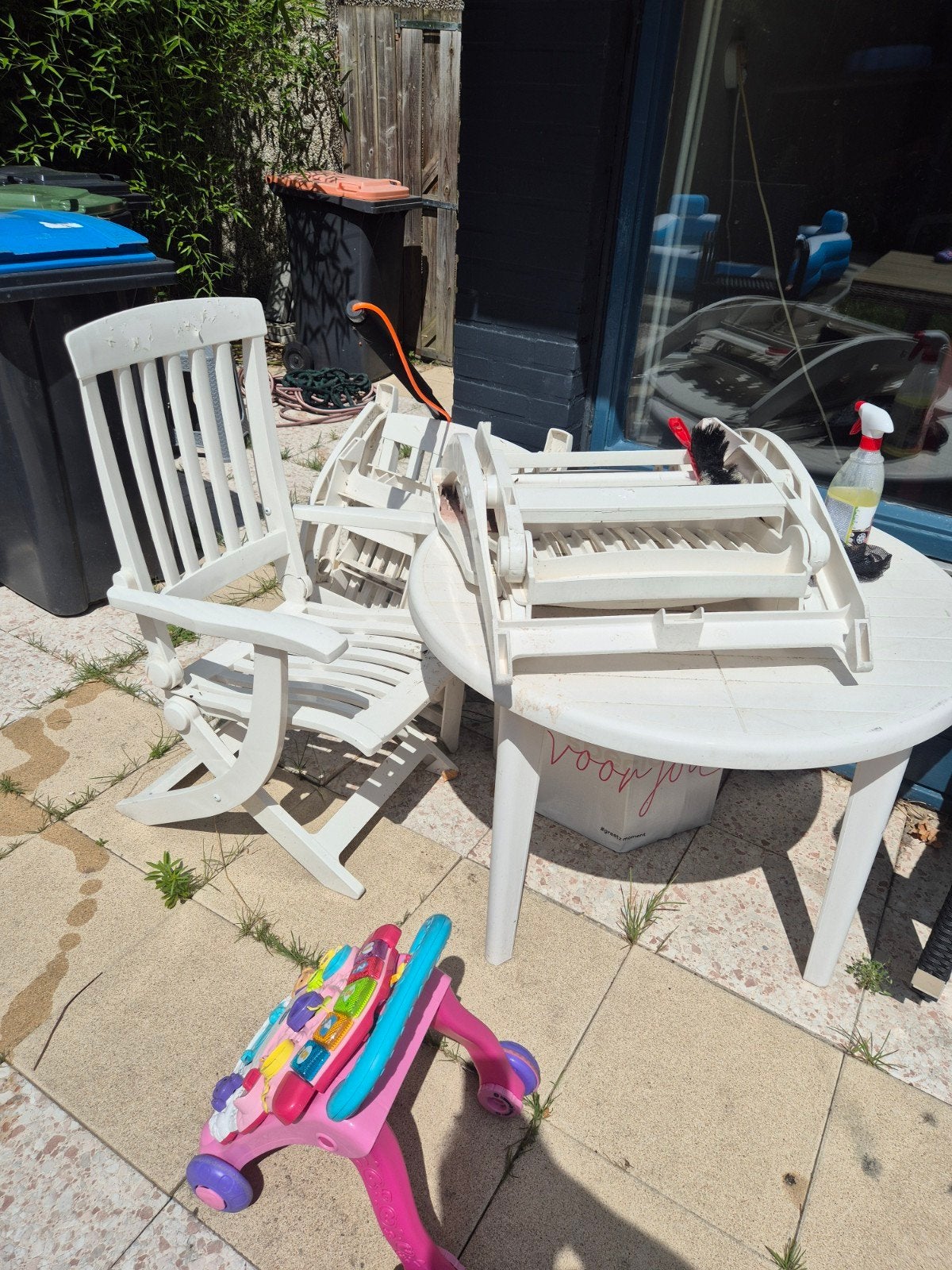 Witte kunststof tuinstoelen en tuintafel, Tuin en Terras, Ophalen, Gebruikt, Kunststof