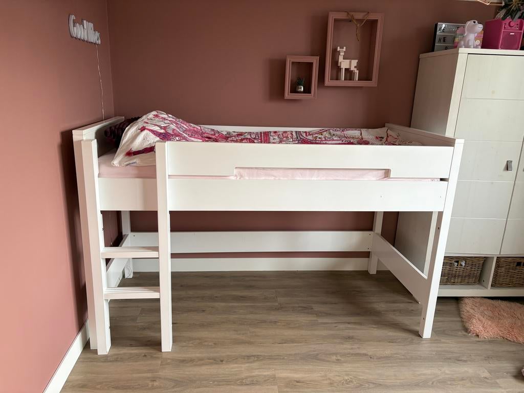 Bopita halfhoogslaper met rechte trap en lattenbodem, Kinderen en Baby's, Kinderkamer | Stapelbedden en Hoogslapers, Ophalen, Zo goed als nieuw