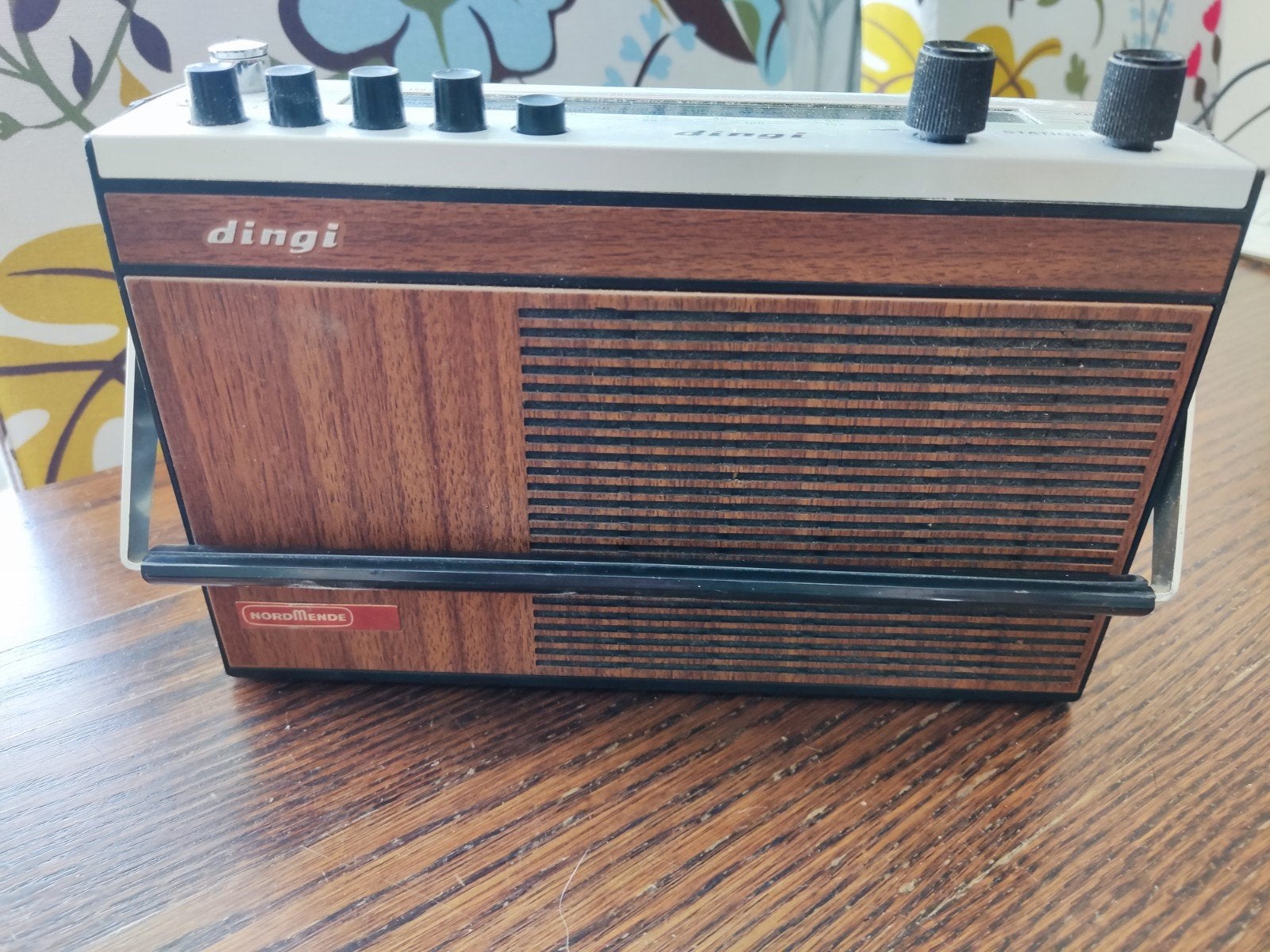 Vintage Normende DINGI radio, werkt op batterijen, Ophalen of Verzenden, Gebruikt, Radio