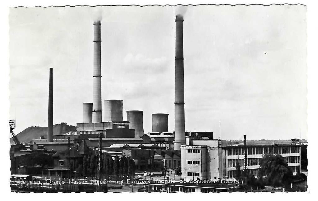 Heerlen - Oranje Nassau Mijnen Europa's hoogste schoorsteen, Verzamelen, Ansichtkaarten | Nederland, Verzenden, 1940 tot 1960