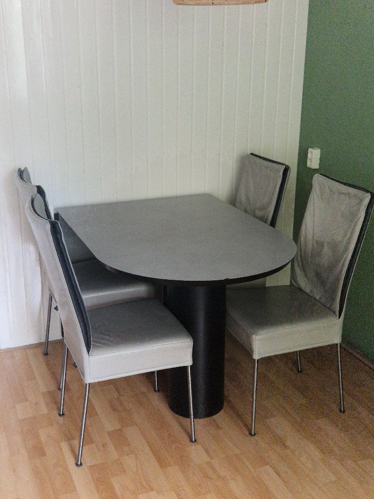 Uitschuifbare eettafel (AvantAvant) en 4 leren stoelen (HVS), Ophalen, Overige materialen, Gebruikt, 50 tot 100 cm