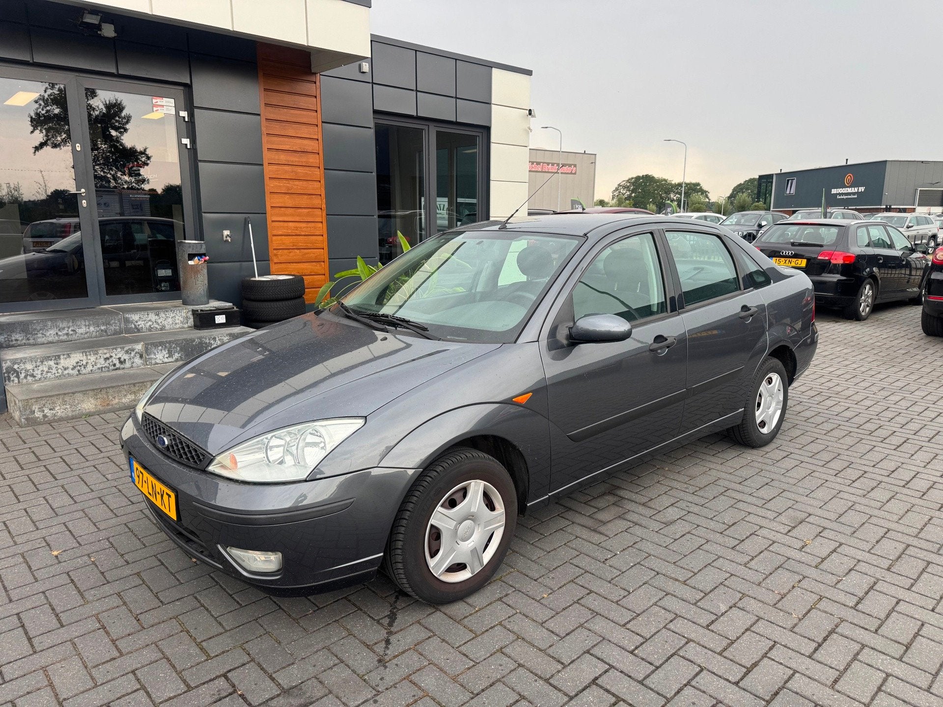 Ford Focus 1.6-16V Airco Sedan 130.000 km Zeer mooi apk 2027, Auto's, Ford, 1596 cc, Gebruikt, Zwart, 4 cilinders