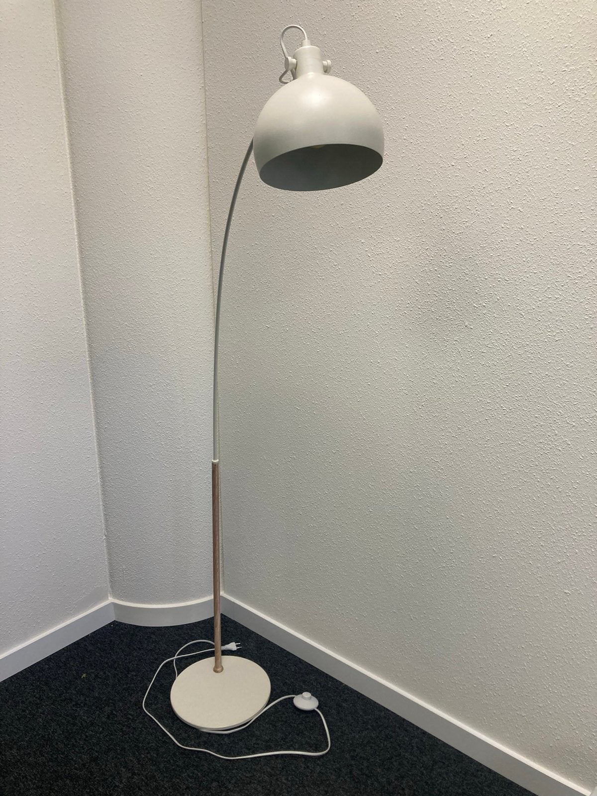Moderne booglamp, wit, in goede staat, Ophalen, E27 (groot), Zo goed als nieuw, Metaal