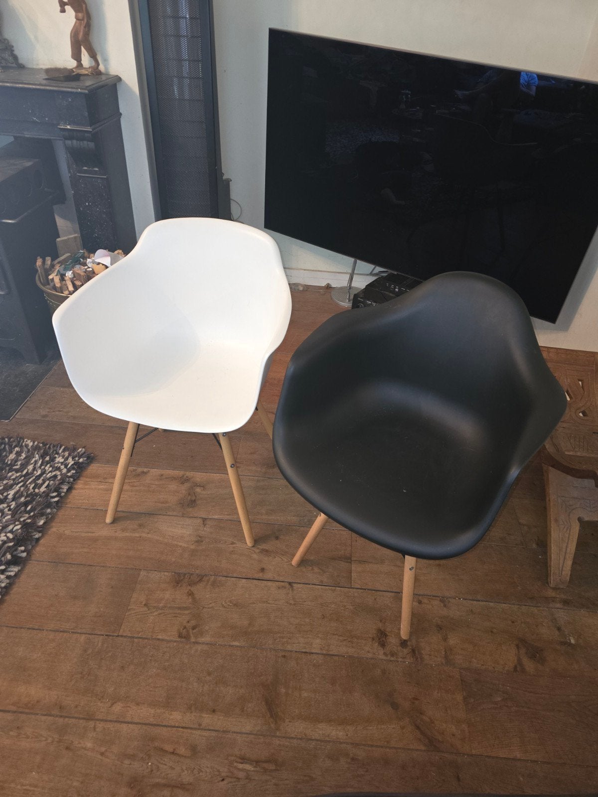 Set van 5 moderne stoelen: wit en zwart, Huis en Inrichting, Stoelen, Gebruikt, Twee, Wit, Modern