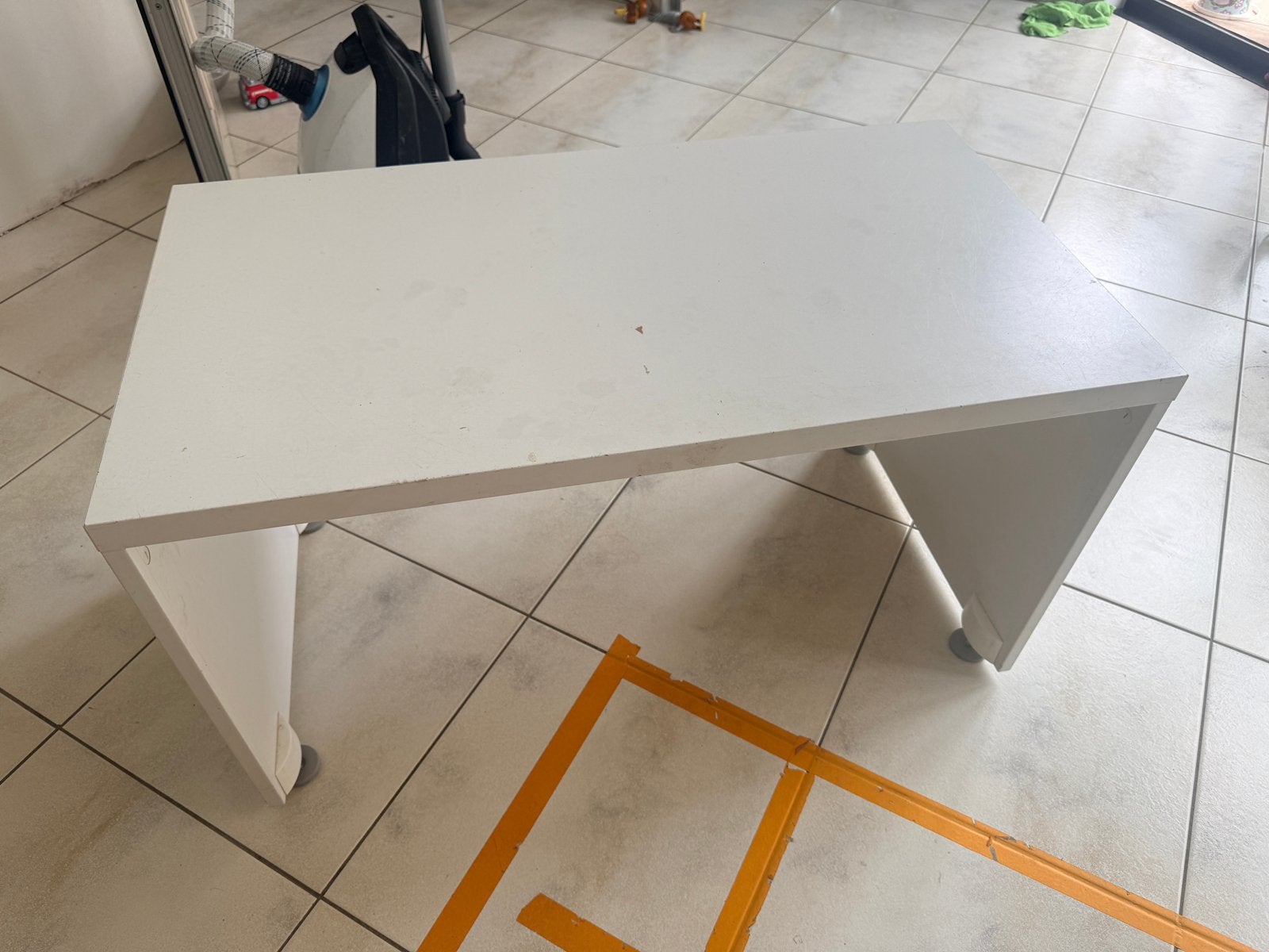IKEA speeltafeltje, Huis en Inrichting, Bureaus, Ophalen, Gebruikt