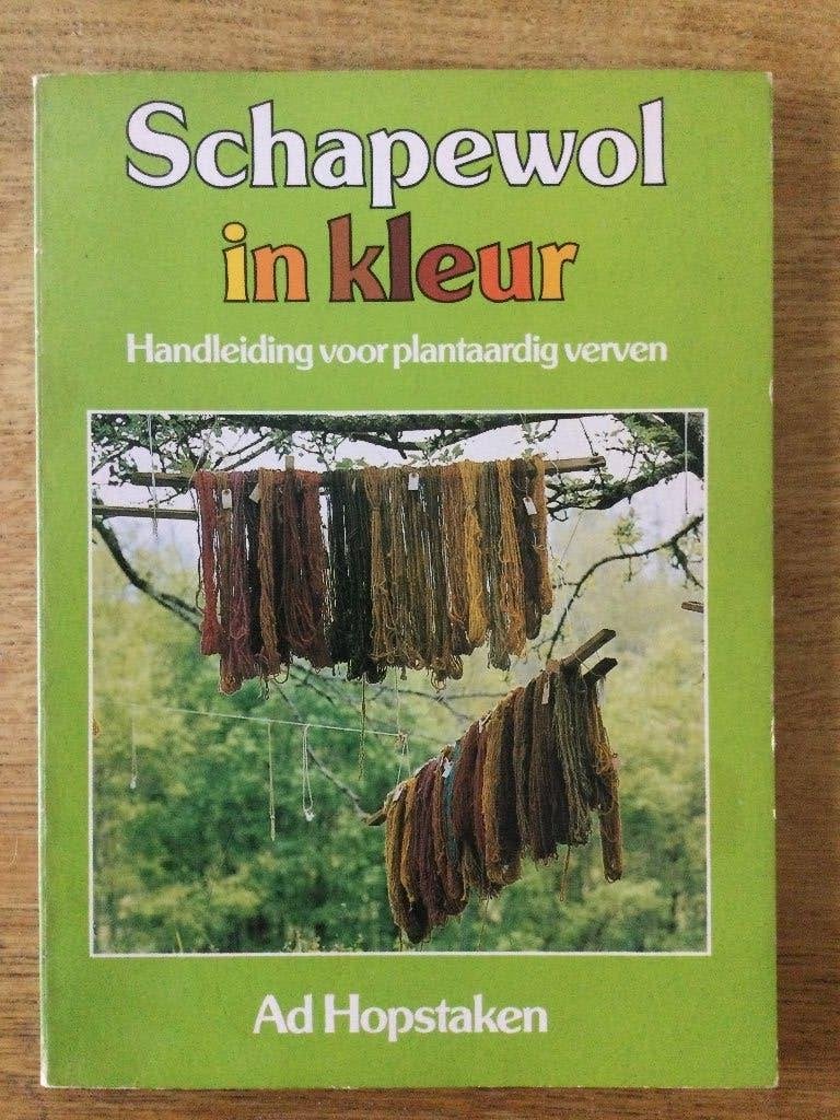 Ad Hopstaken - Schapewol in kleur, Ophalen of Verzenden, Zo goed als nieuw, Overige onderwerpen