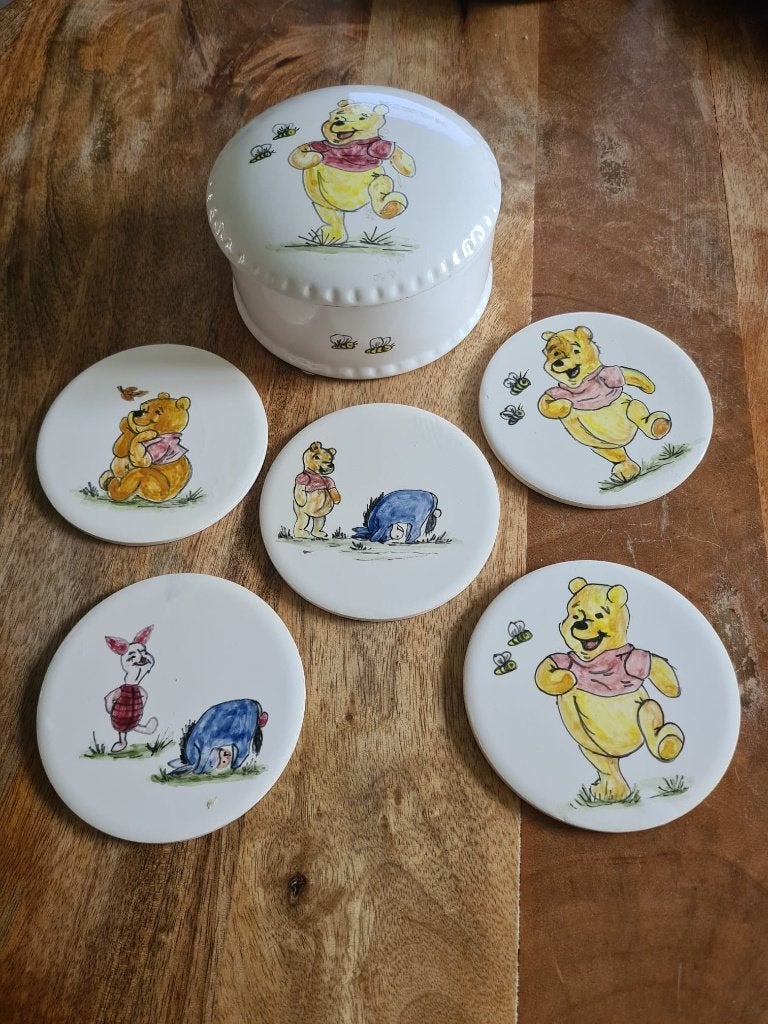 5 vintage Winnie de Poeh onderzetters – H&R Johnson England, Steen/keramiek, Meerkleurig, Ophalen of Verzenden, Zo goed als nieuw