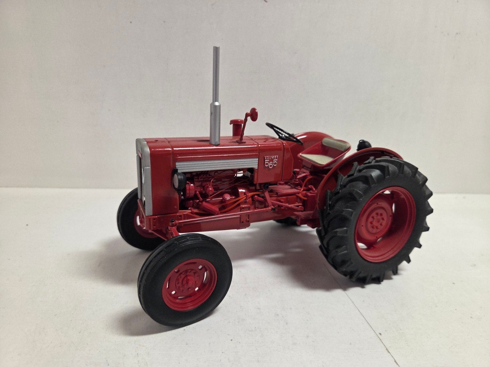 Universal Hobbies Valmet 565 1:16, Auto, ., Ophalen of Verzenden, Zo goed als nieuw