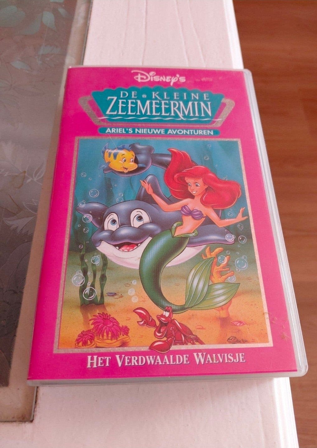 Disney Kleine Zeemeermin Ariel's Verdwaalde Walvisje VHS, Gebruikt, Tekenfilm, Alle leeftijden, Ophalen of Verzenden