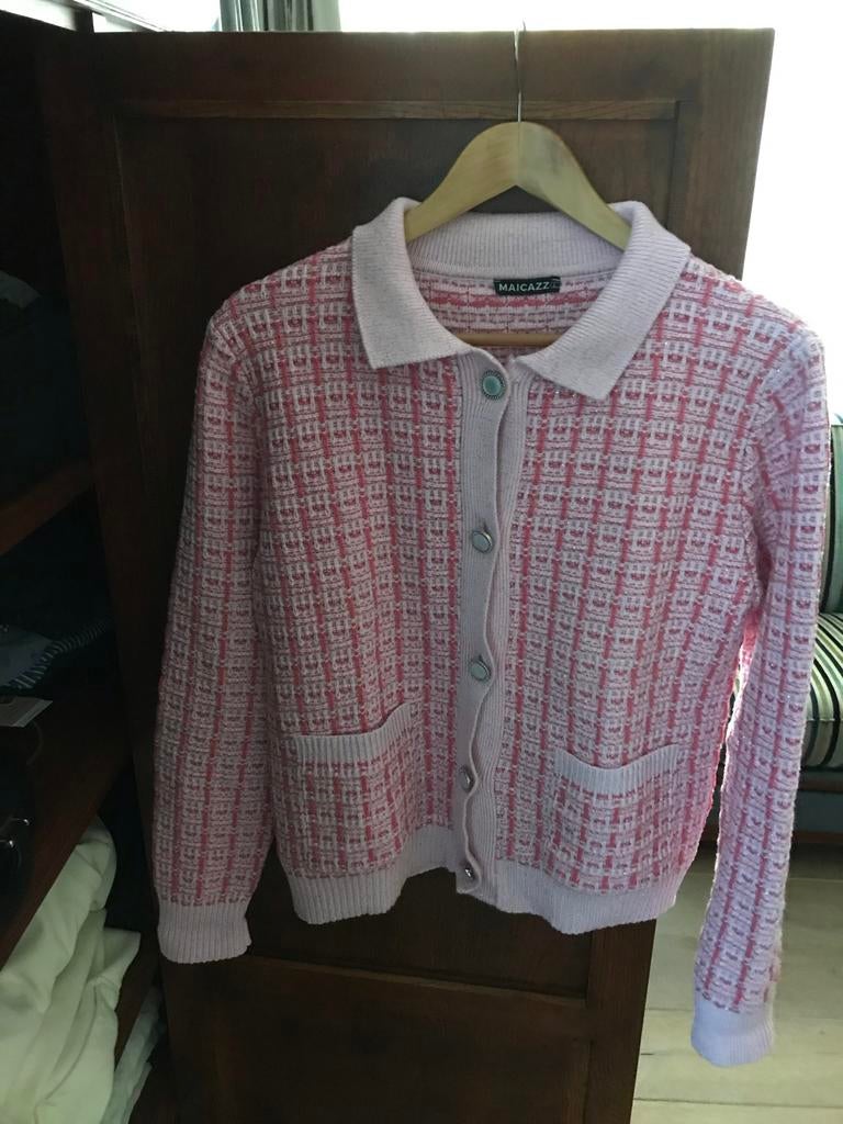 Mooie roze gebreide cardigan van Maicazz, Kleding | Dames, Truien en Vesten, Ophalen of Verzenden, Zo goed als nieuw, Maat 42/44 (L)