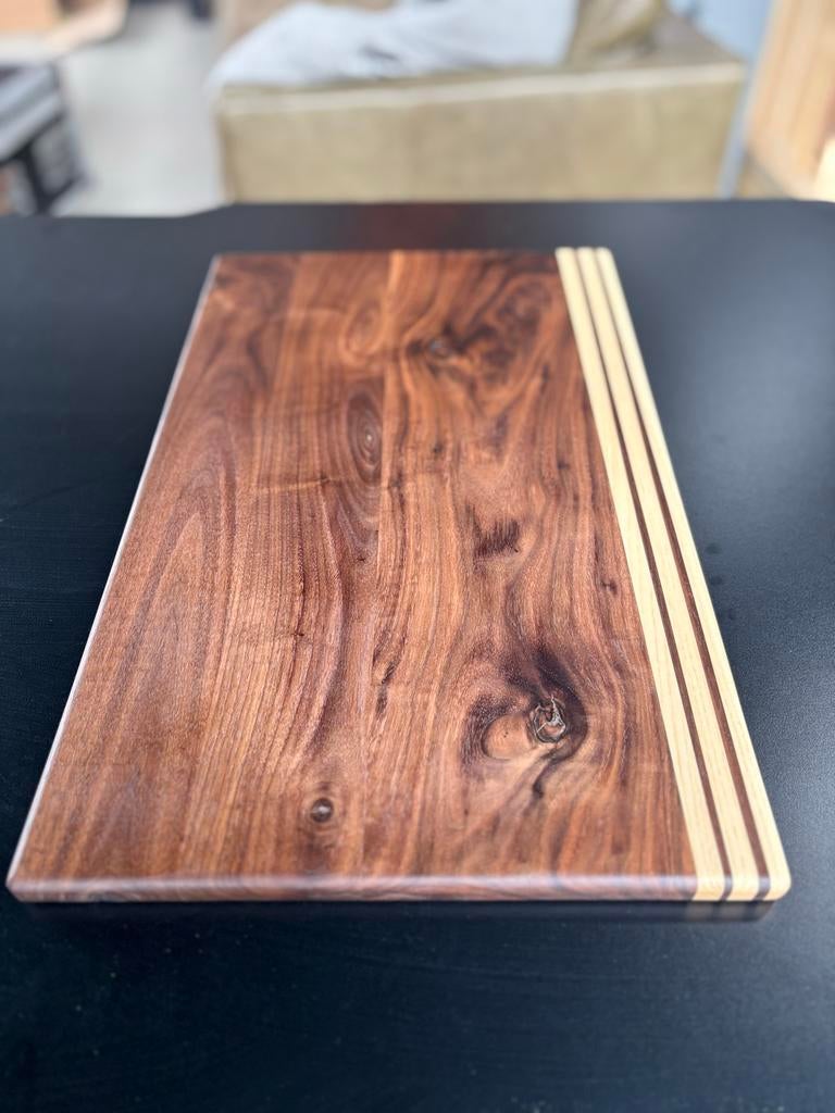 Handgemaakte snijplank van noten- en essenhout, Hout, Snij-/serveerplank, Nieuw, Ophalen of Verzenden