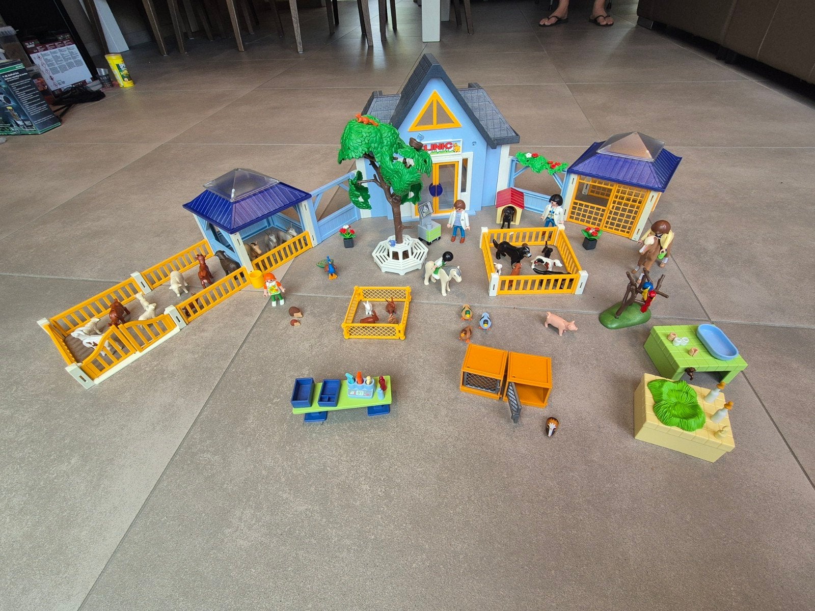 Playmobil Dierenkliniek met veel dieren en accessoires, Kinderen en Baby's, Speelgoed | Playmobil, Ophalen, Gebruikt, Gebouw, Complete set