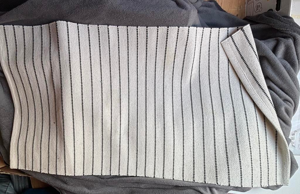 IKEA vloerkleed - Crème met zwarte strepen, Huis en Inrichting, Stoffering | Tapijten en Kleden, Ophalen, Gebruikt, 100 tot 150 cm