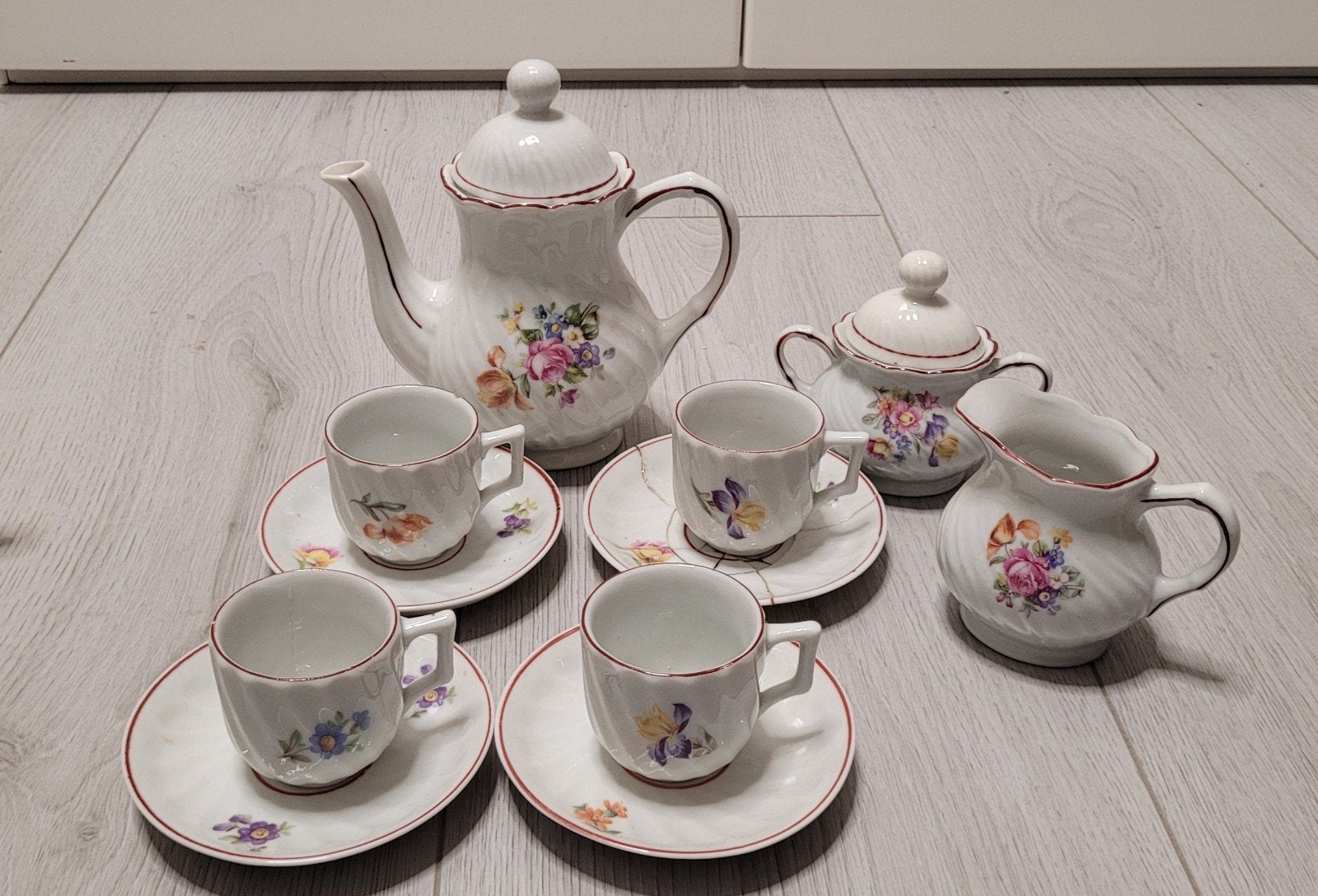 Vintage kinderserviesje, bloemmotief, Ophalen of Verzenden