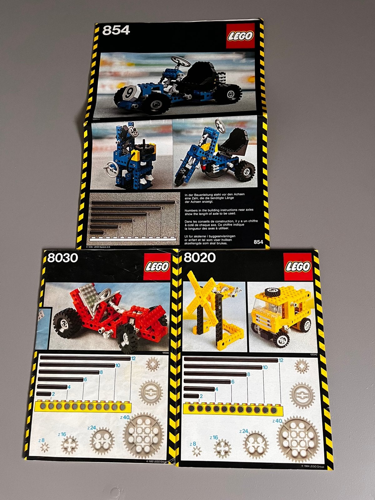 Drie Lego Technic handleidingen - 854-8020-8030 - jaren 80, Kinderen en Baby's, Speelgoed | Duplo en Lego, Ophalen of Verzenden