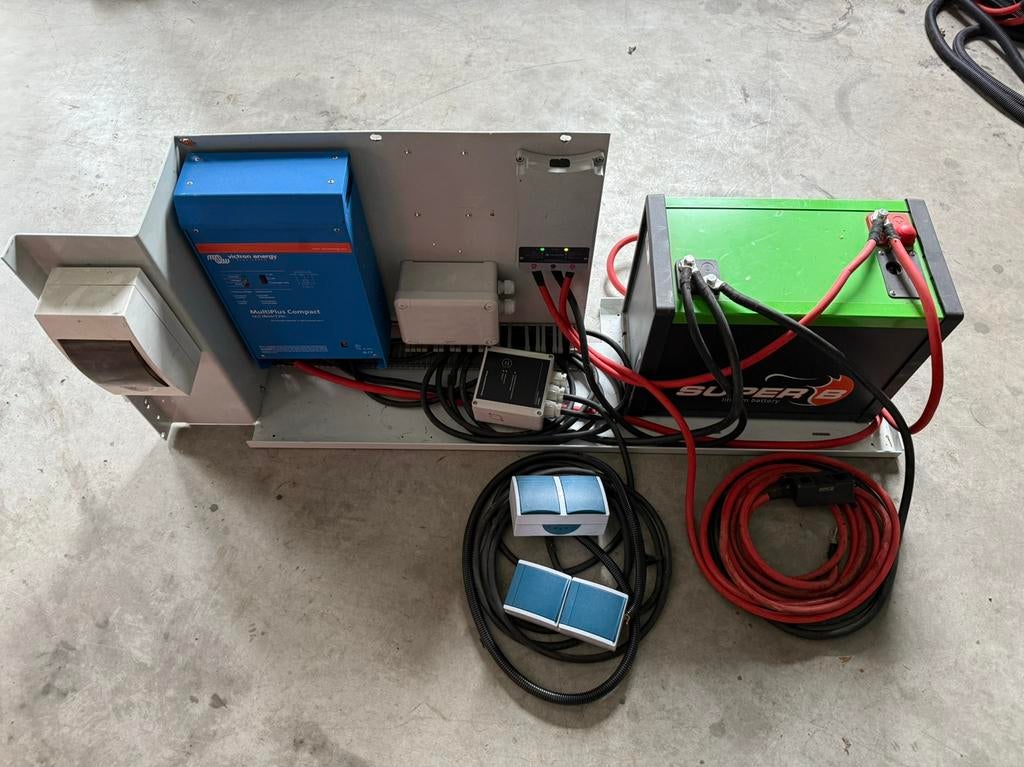 Complete Victron Multiplus 1600 omvormer met Lithium accu, Ophalen, Zo goed als nieuw