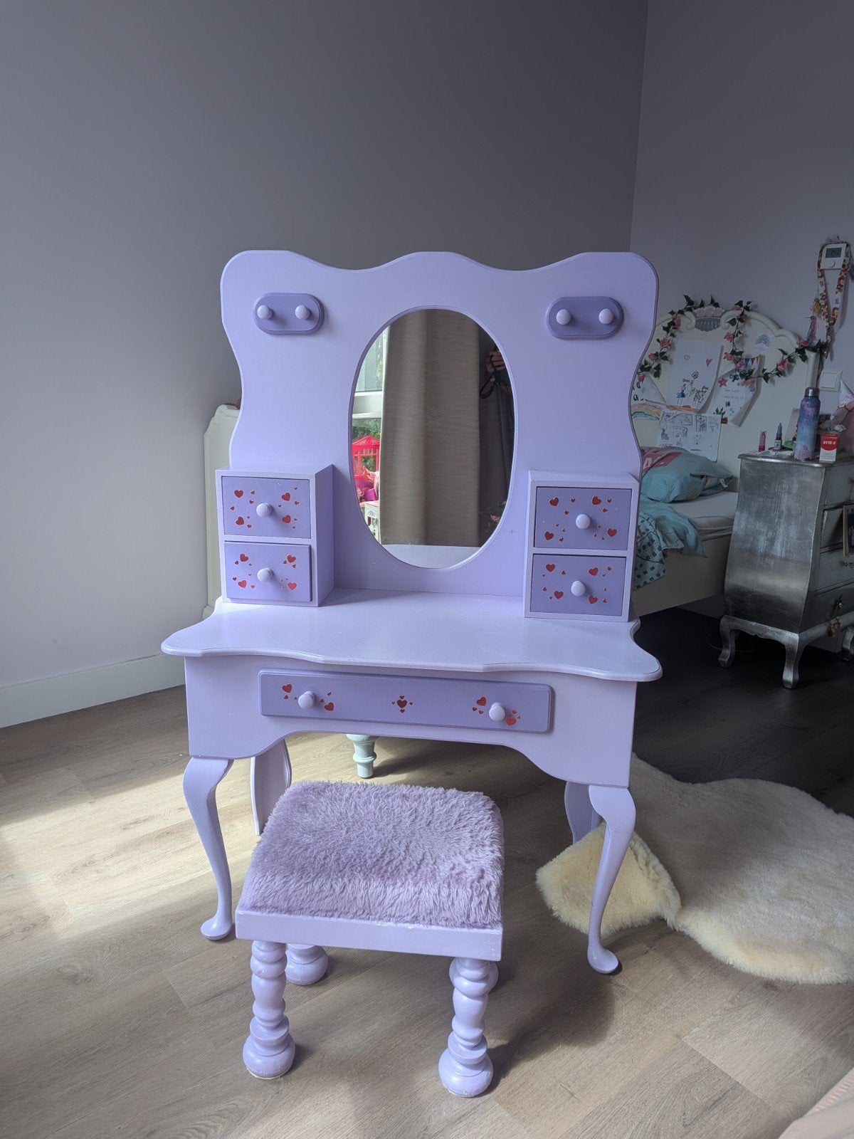 Leuke, vrolijke kaptafel met fluffy krukje, Ophalen, Gebruikt, 100 tot 150 cm, 50 tot 100 cm