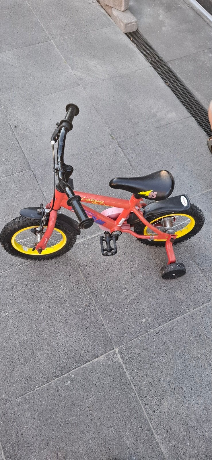 Cars fietsje 12 inch met zijwieltjes, Ophalen, Zijwieltjes, Gebruikt, Cars