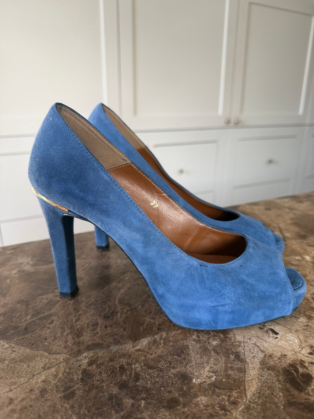 Zendra Blauwe Suède Pumps - Hak 10cm, Plateau 2cm, Kleding | Dames, Pumps, Gedragen, Verzenden, Blauw