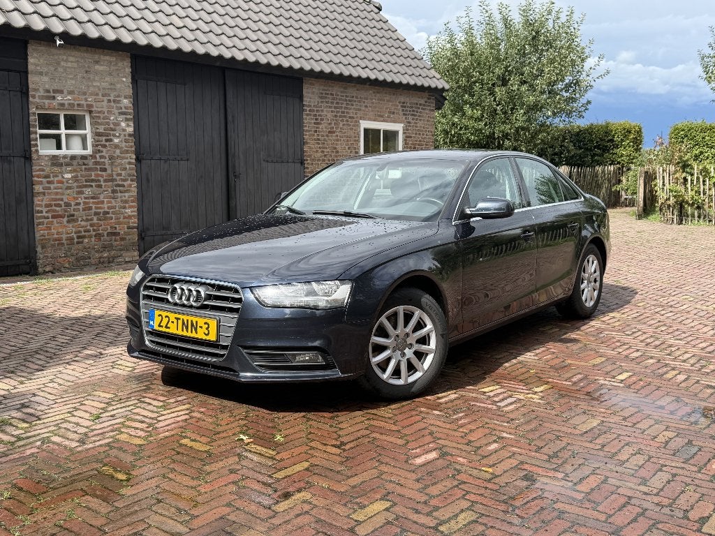 Audi A4 1.8 TFSI 170 pk Pro Line Business, Voorwielaandrijving, Euro 5, Stof, Zwart