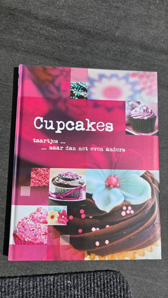 Cupcakes: Taartjes... maar dan net even anders, Boeken, Kookboeken, Zo goed als nieuw, Taart, Gebak en Desserts, Ophalen of Verzenden