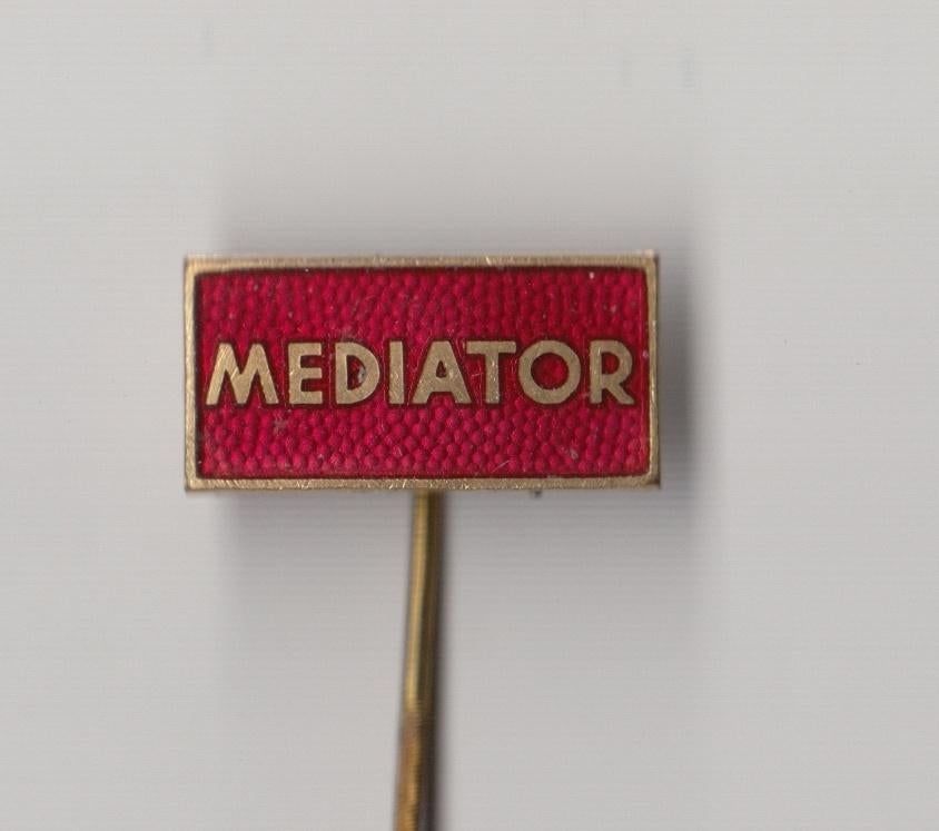 Mediator Radio emaille speldje, Gebruikt, Niet vindbaar, Niet vindbaar, Speldje of Pin