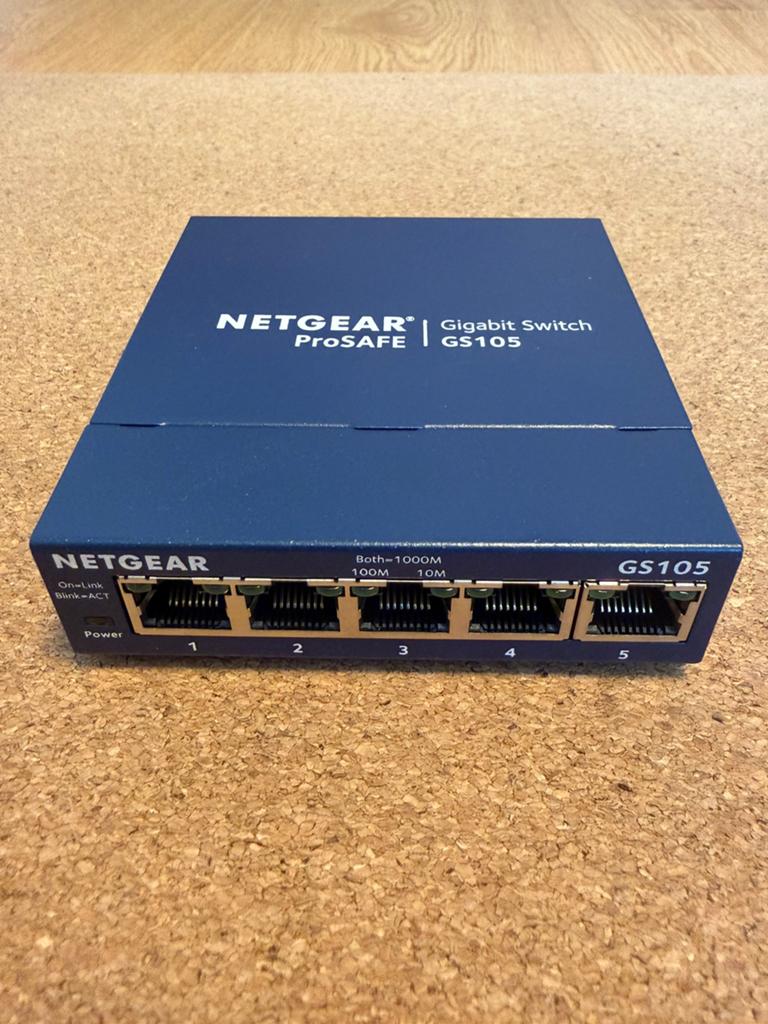 Netgear ProSAFE GS105 5-poorts Gigabit Switch, Ophalen of Verzenden, Zo goed als nieuw