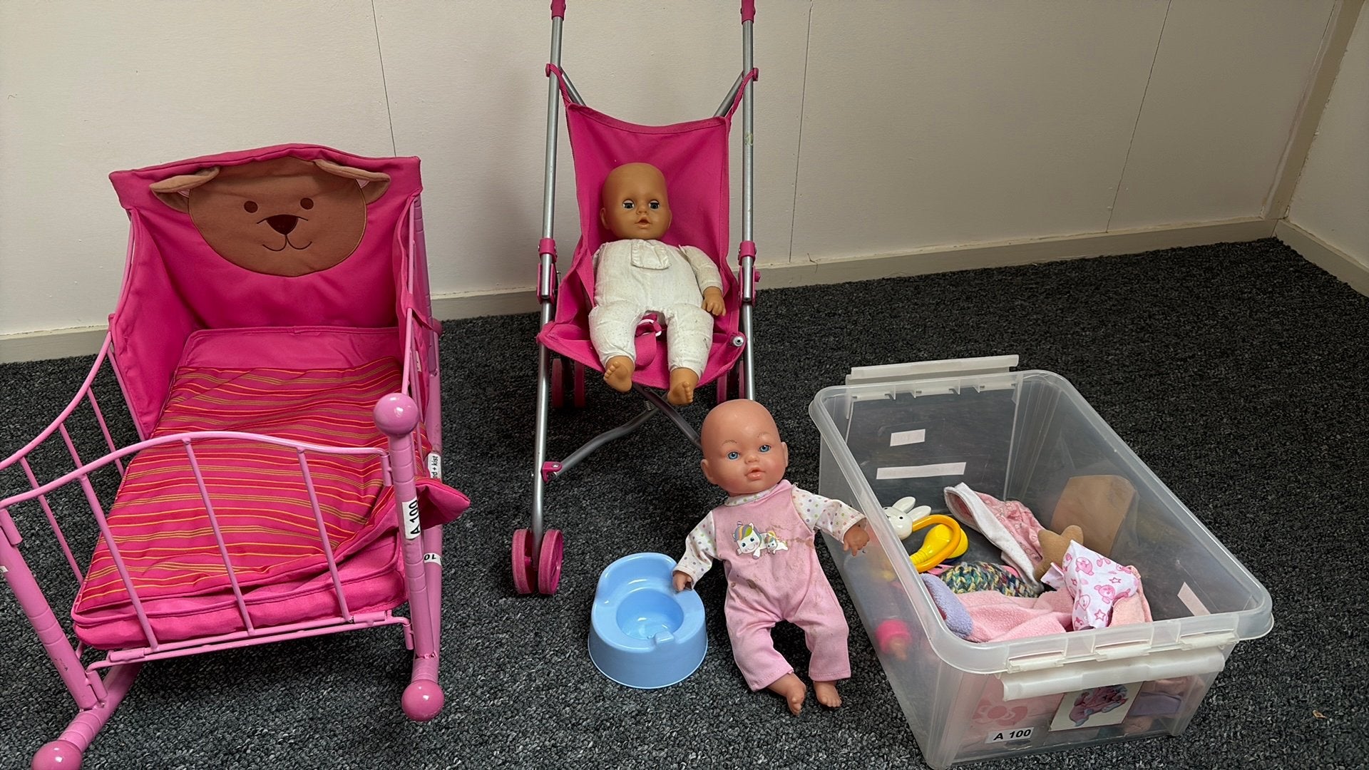 Poppenset, Ophalen, Zo goed als nieuw, Babypop