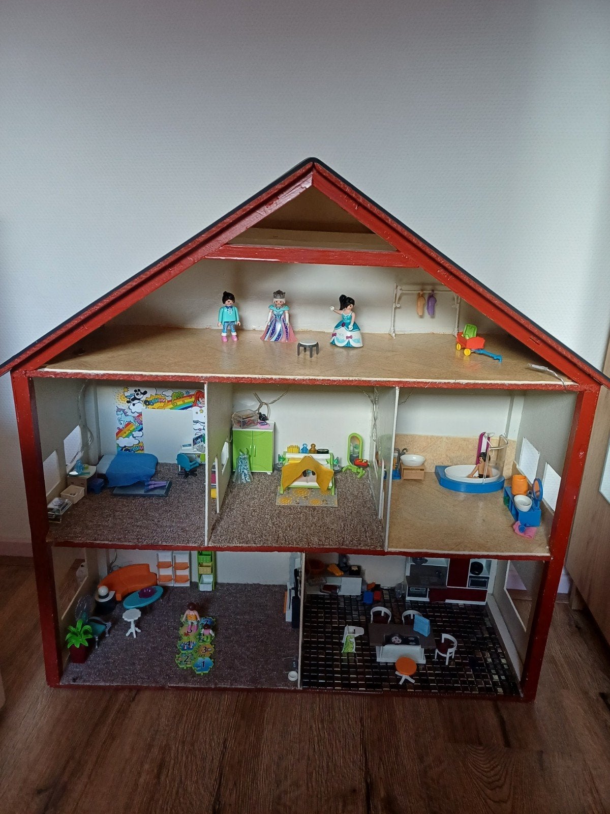 poppenhuis met complete playmobiel inrichting, Ophalen, Gebruikt, Poppenhuis